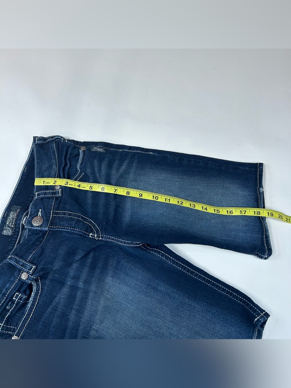 Silver Jeans Women’s Size W30/L11 Suki Mid Bermuda Jean Shorts Dark Wash #4209 - Picture 8 of 9